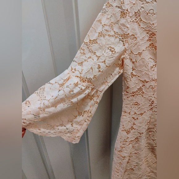 VINCE CAMUTO Blush lace dress, size 2 Like new - Picture 7 of 7